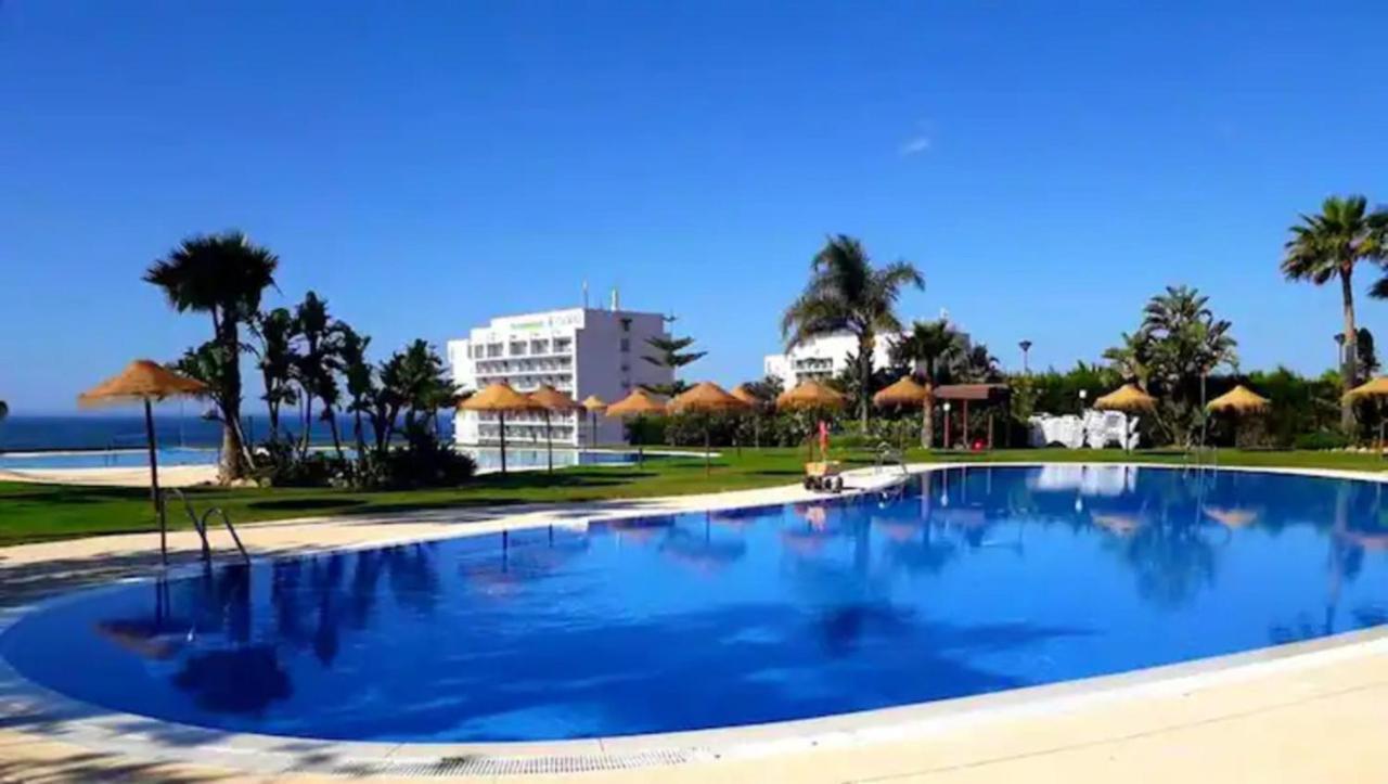 Beachfront Complex El Coloso Views,Pools,Parking Benalmadena Costa Kültér fotó